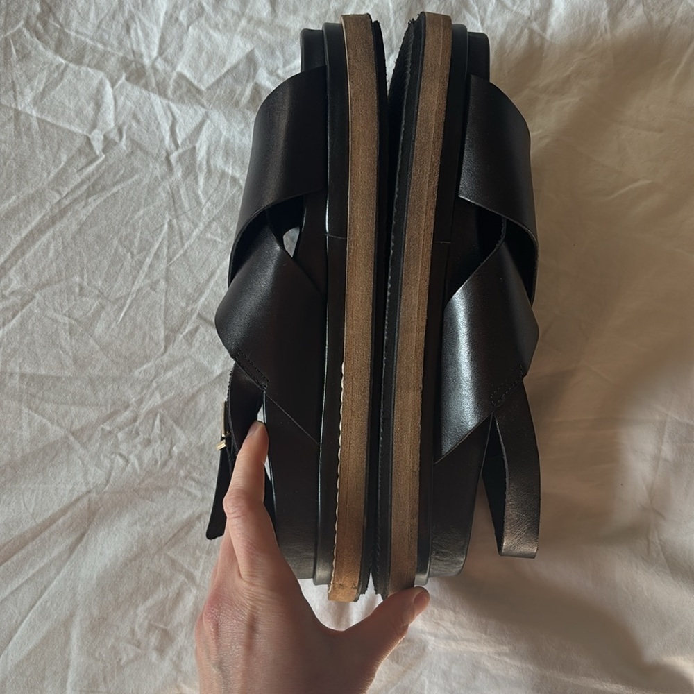 Like new - Alohas Leather Marshmallow Sandals - Picture 5 of 10